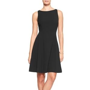 Banana Republic Petite SM Seamed Fit And Flair